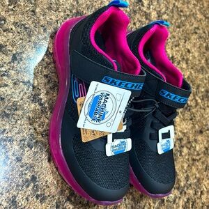 Skechers Black and pink tennis shoes size 3